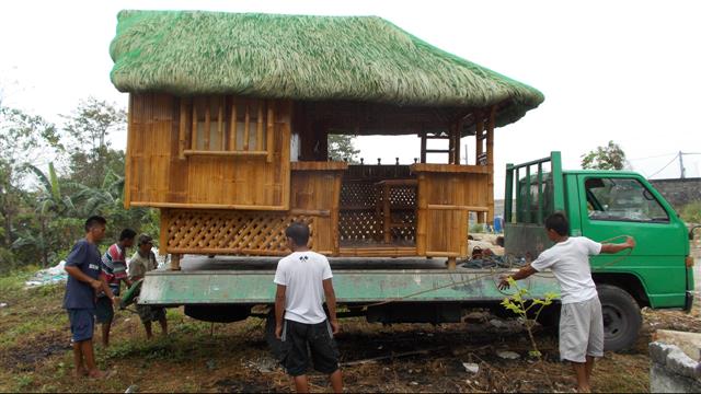 Moving-a-bahay-kubo-by-truck